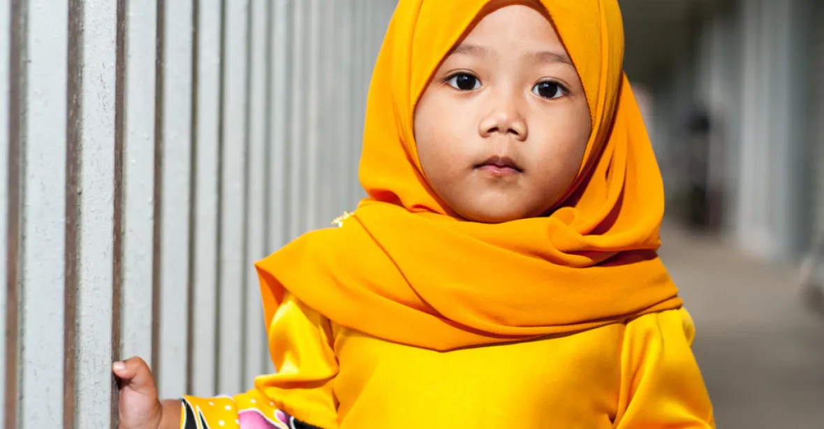 Muslimské dívky se už jako děti mají učit podřízenosti. Organizace říká ‚Ne!‘