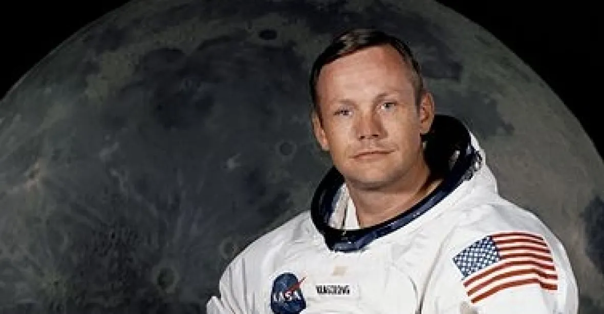 „Naprosté šílenství.“ Autoři filmu o Armstrongovi vynechali americkou vlajku na Měsíci