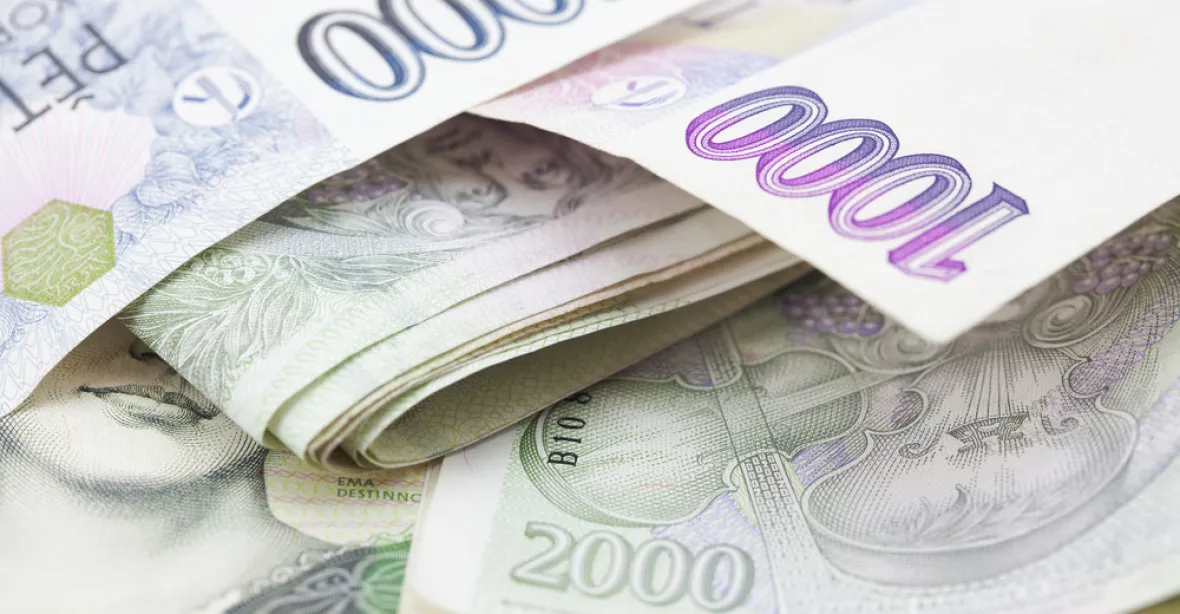 Průměrná mzda v ČR už je téměř 32 000 korun. Dvě třetiny lidí na ni však nedosáhnou