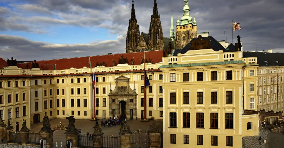 Ovčáček má ‚konkurenci‘. Pražský hrad si založil nový twitter a facebook