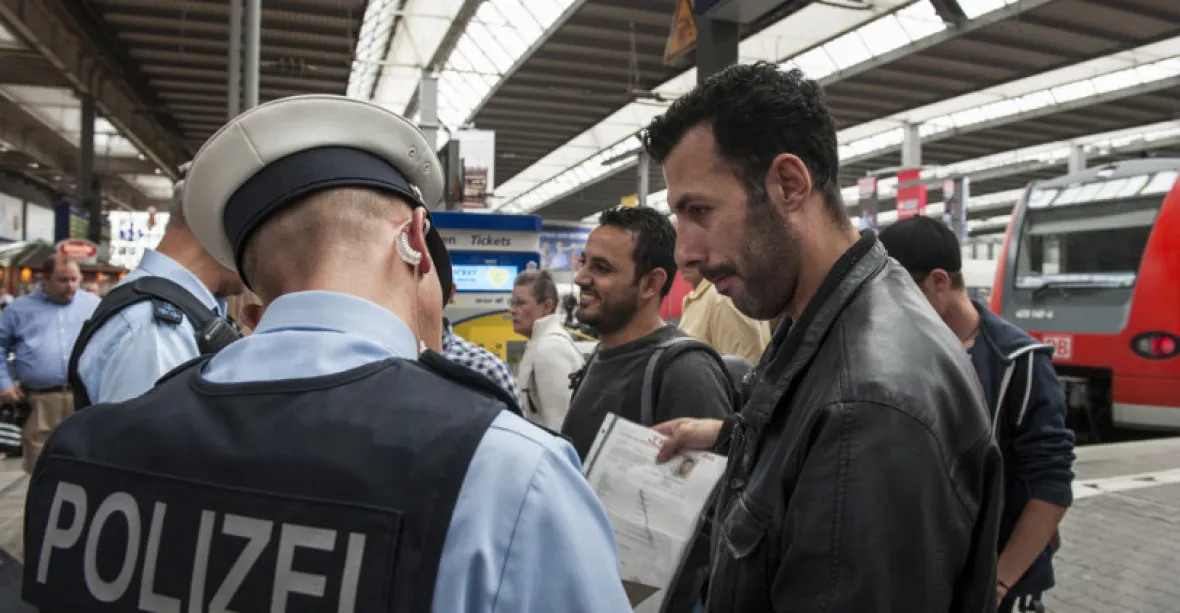 Vracejme migranty nejen od rakouských hranic, zní od bavorské CSU