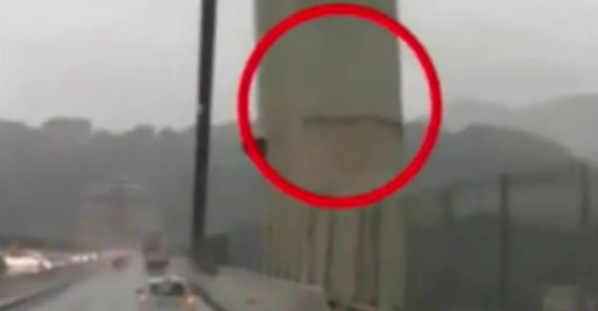 VIDEO: Řidič natočil stav janovského mostu. Za 7 minut se most zhroutil