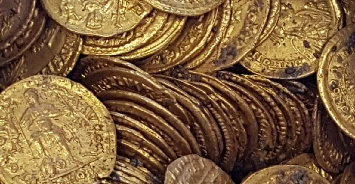 V Itálii nalezli džbán plný zlatých mincí z Římské říše. Cena může jít do milionů dolarů