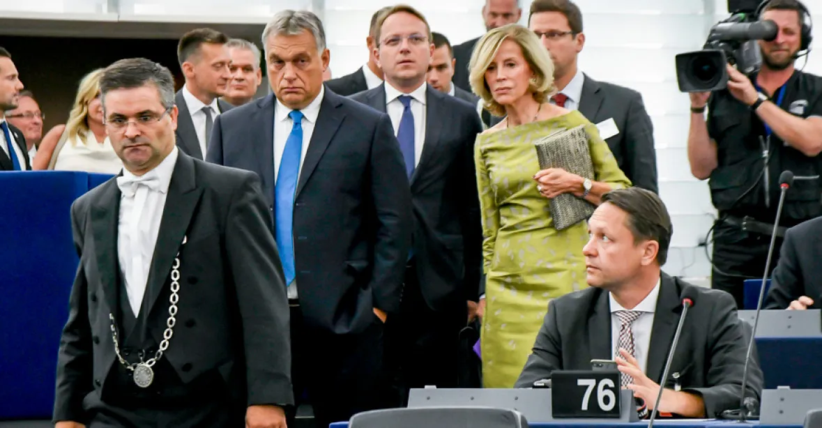 Europarlament navrhl potrestat Maďarsko. To mluví o malicherné pomstě příznivců migrace