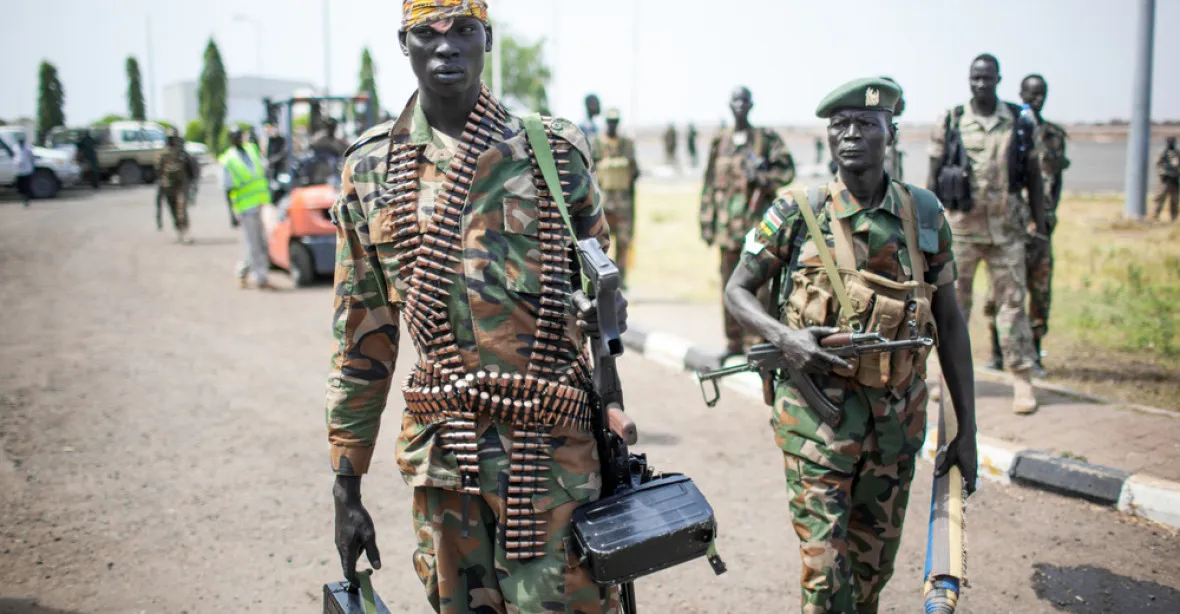 Po nekonečných masakrech konečně naděje na mír? V Jižním Súdánu podepsali příměří