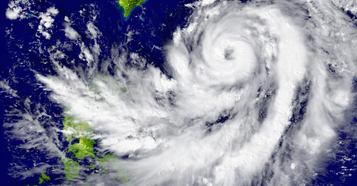 Tajfun Mangkhut udeřil v Číně, na Filipínách jsou desítky mrtvých