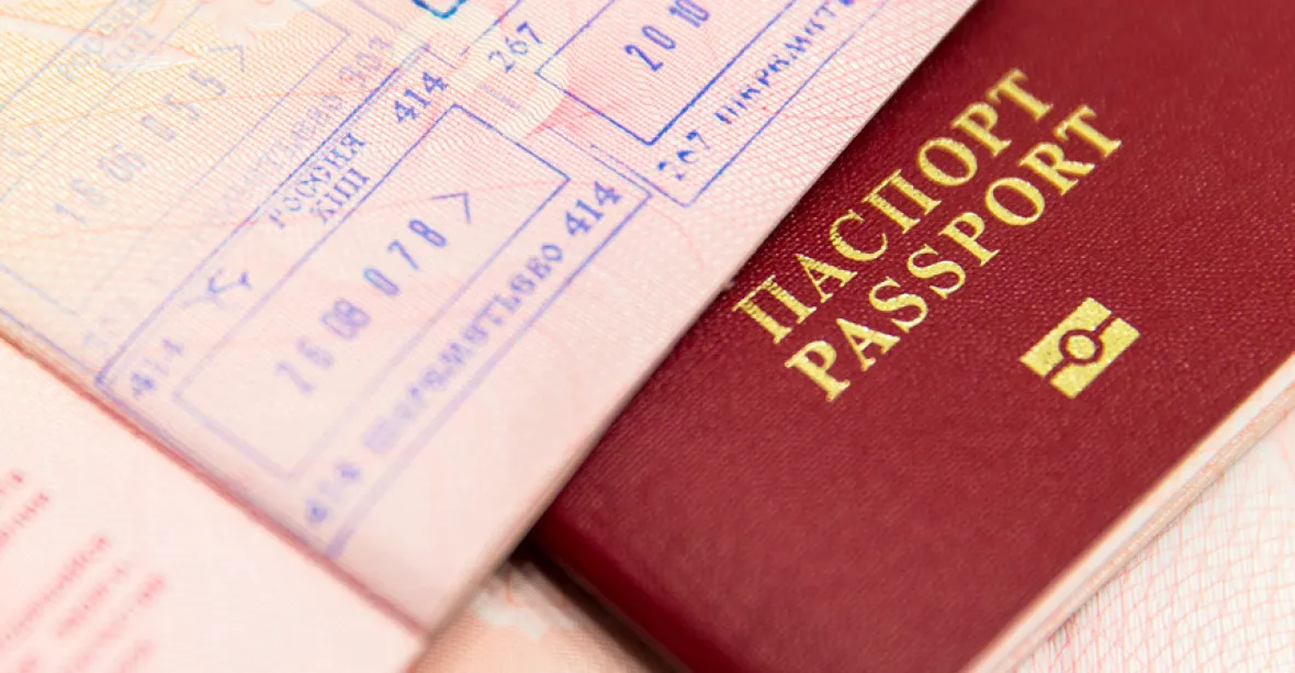 Novináři prý objevili podle čísel pasů další možné agenty GRU