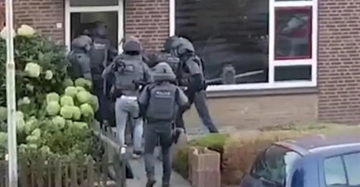 Džihád. Nizozemská policie zabránila velkému teroristickému útoku. Zatčeno sedm mužů