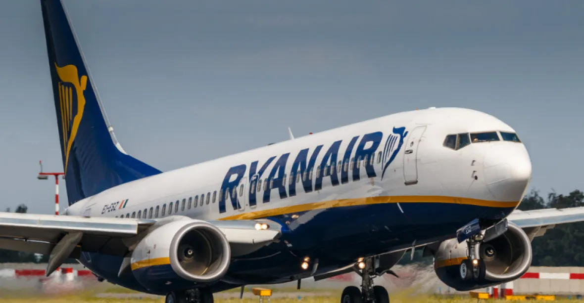 Leteckou dopravu v Evropě omezuje stávka Ryanairu, společnost zrušila desetinu letů