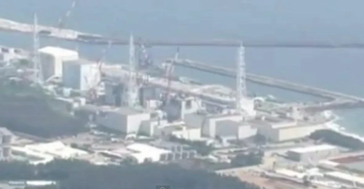 Voda uložená v jaderné elektrárně Fukušima je stále radioaktivní