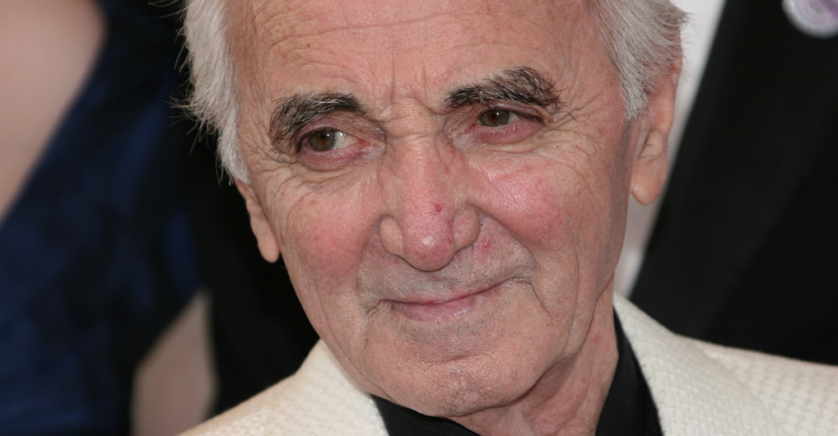 Zemřel Charles Aznavour. Šansoniér s arménskými kořeny složil tisíc písní