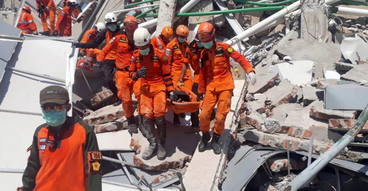 Zemětřesení v Indonésii má na svědomí přes 1200 mrtvých, Česko pomůže