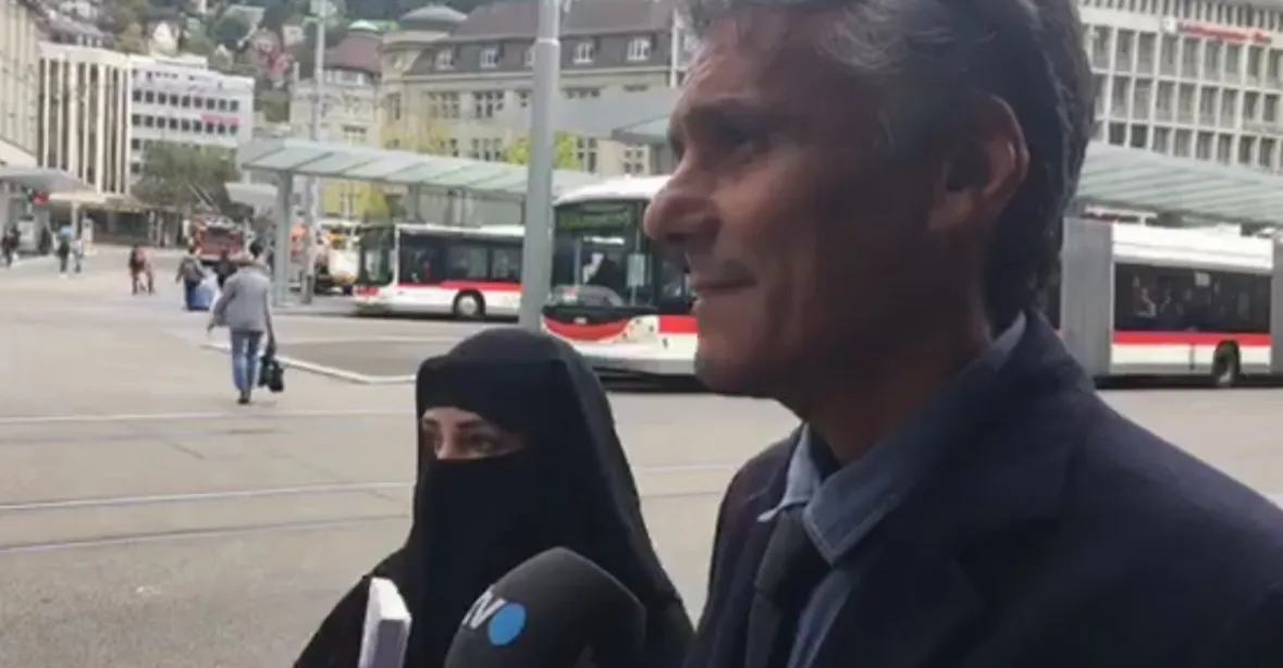 Provokace s nikábem v kantonu, kde Švýcaři v referendu odmítli zahalování tváře