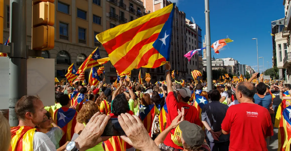 Separatisté přišli o absolutní většinu v katalánském parlamentu