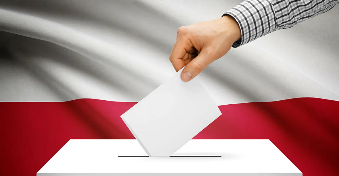 Poláci hlasují v místních volbách, považovaných i za test PiS