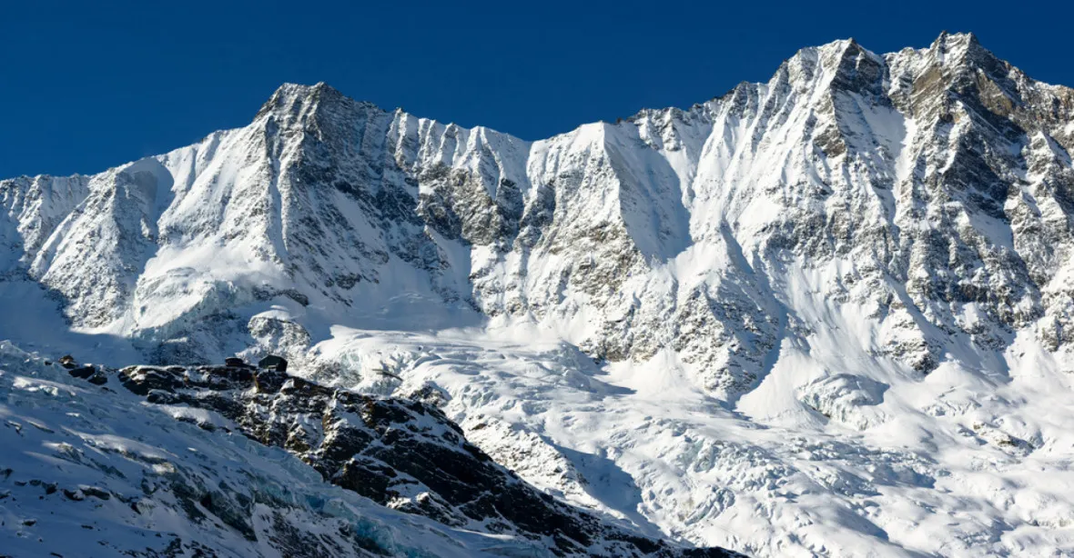 V rakouských Alpách hledají záchranáři dva turisty zřejmě z ČR