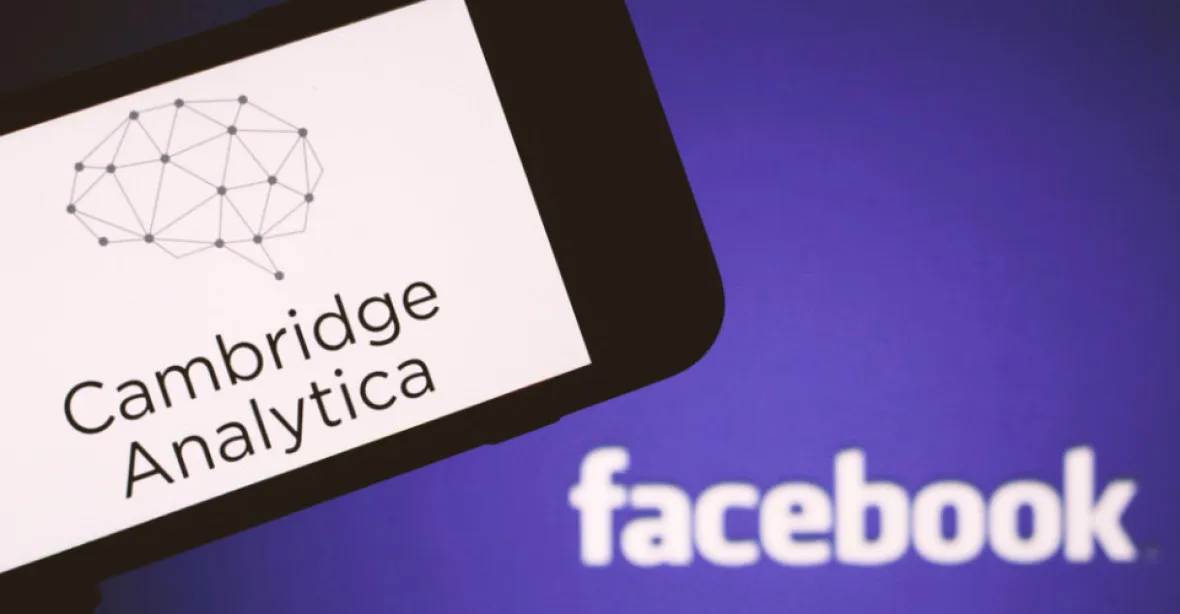 Facebook obdržel pokutu za skandál s Cambridge Analytica