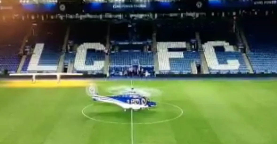 Vrtulník majitele fotbalového Leicesteru se zřítil u stadionu