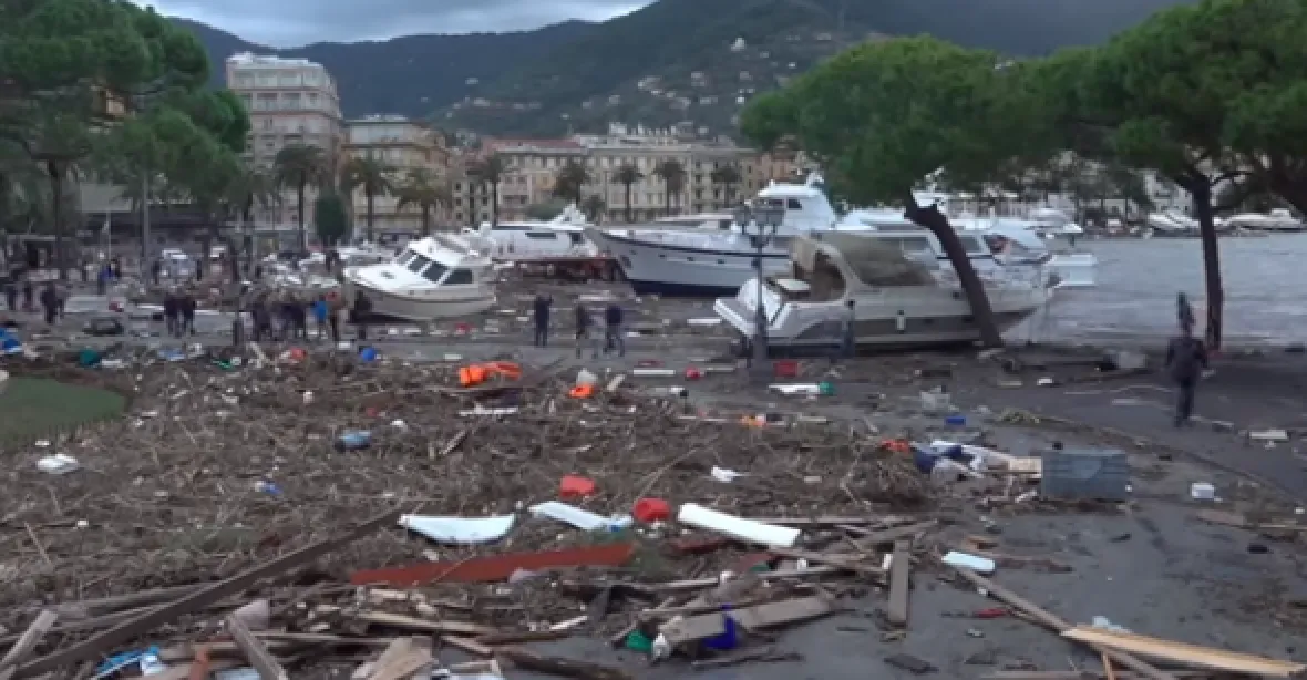 Při extrémních záplavách na Sicílii zemřelo 12 lidí, včetně dětí