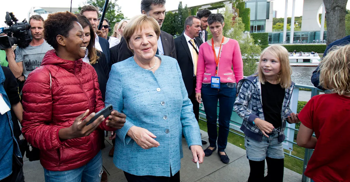 Kancléřčin rychlý sešup. Téměř dvě třetiny Němců si přejí rezignaci Merkelové