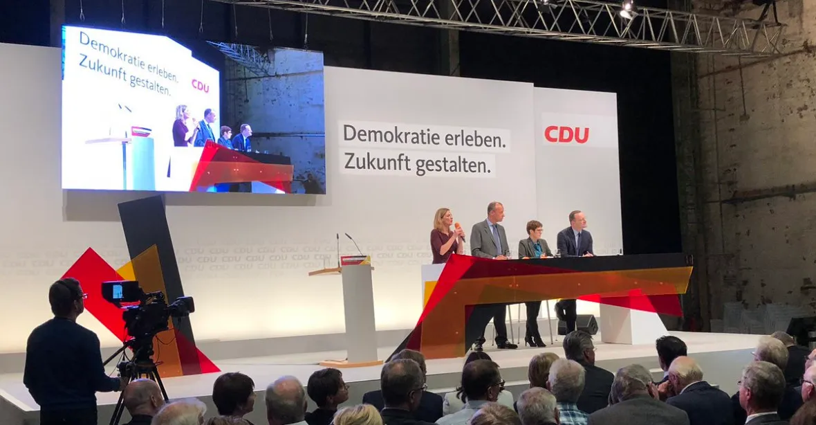 Boj o křeslo Merkelové. Trojice hlavních kandidátů na šéfa CDU se představila straníkům