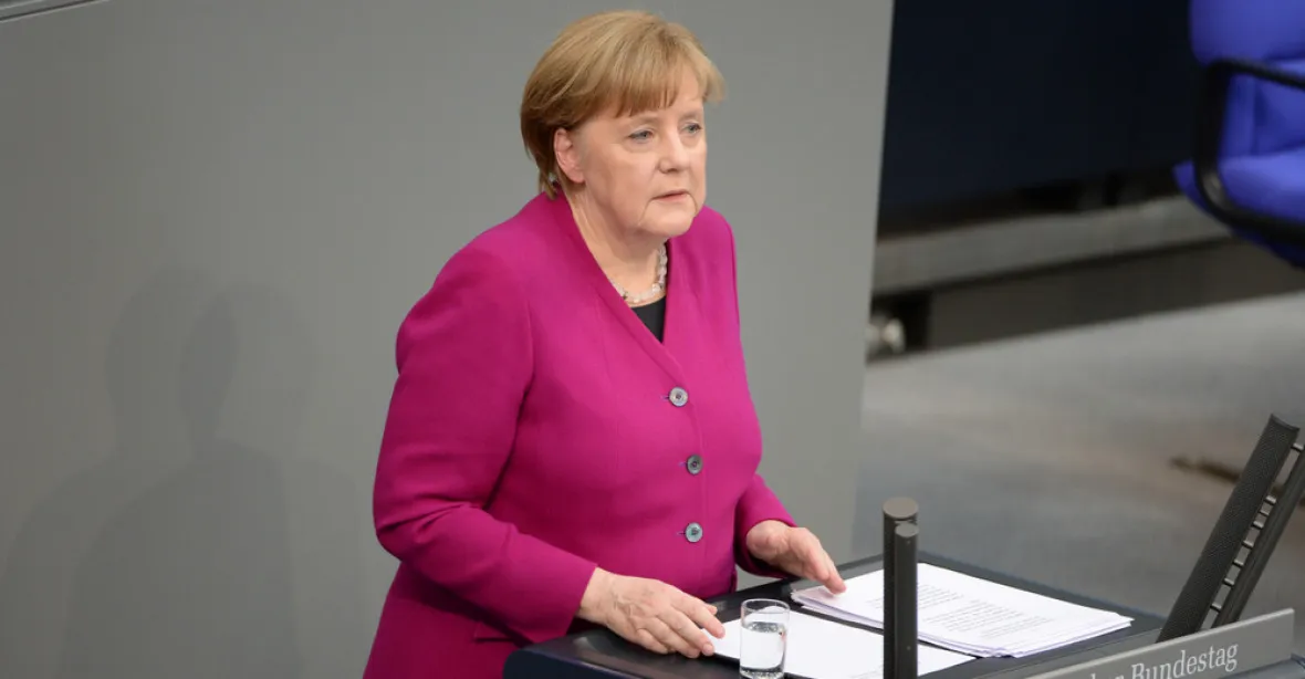 Většina Němců si podle průzkumu přeje, aby Merkelová byla dál kancléřkou