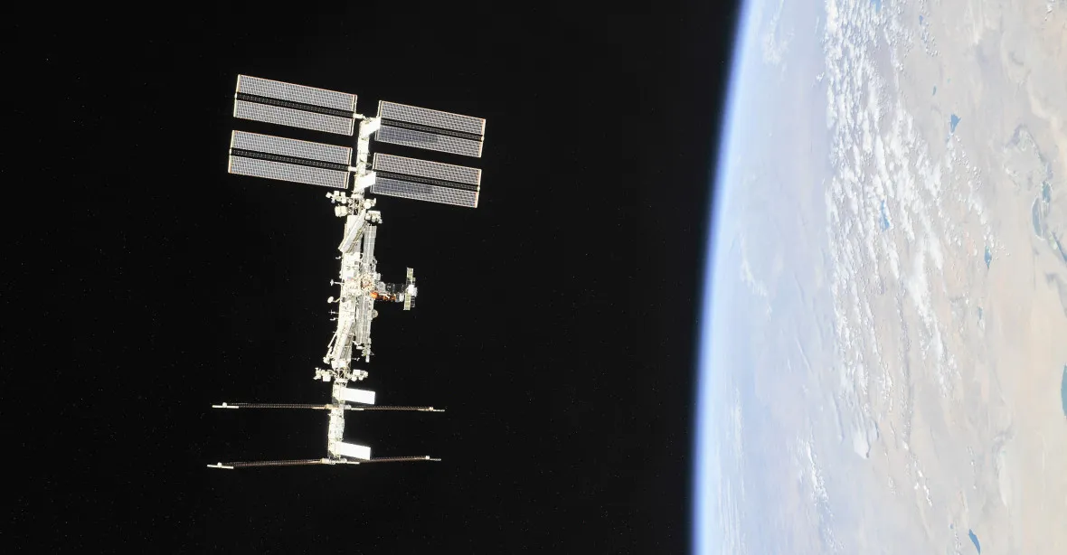 Američtí záškodníci na ISS prý neexistují. Šíření „fám a obvinění“ ničemu nepomůže, řekl Rogozin