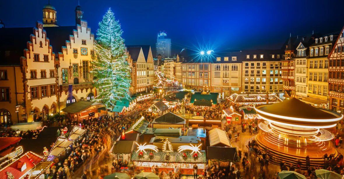 Německé církve kritizují vánoční trhy, kvůli honu za ziskem prý začínají příliš brzy
