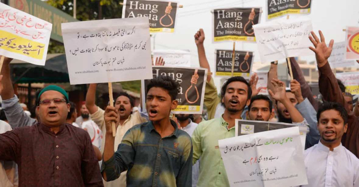 Pákistán zadržel vlivného duchovního. Vedl protesty proti křesťance Bibiové