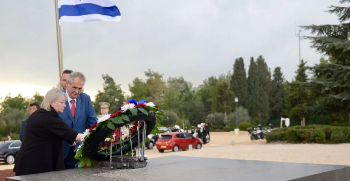 Zeman zahájil návštěvu Izraele u hrobu Theodora Herzla. Jako první český politik vystoupí v Knesetu