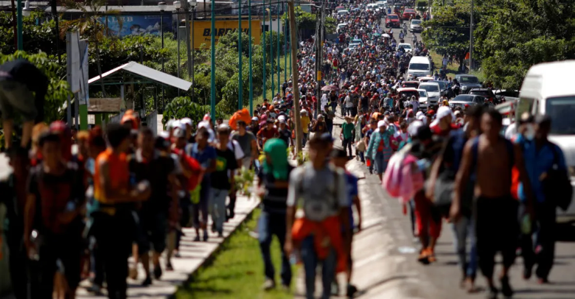 Mexiko vyhostí migranty za pokus násilně překročit hranici s USA