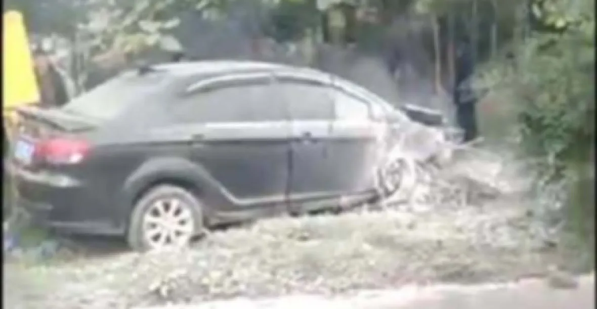 Druhý incident během týdne. Auto najelo v čínském Le-šanu na chodník, zemřelo sedm lidí