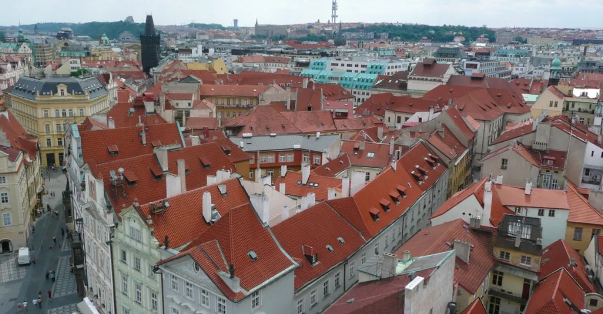 Praha chce zvednout nájmy v tisících bytů. Vůbec nevíme, proč platí jen třetinu, diví se radní