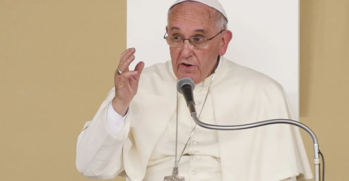 Papež označil homosexualitu za módní záležitost. V církvi si ji nepřeje