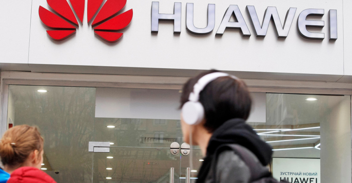 V Kanadě zadrželi ředitelku firmy Huawei, USA ji viní z obcházení embarga. Peking rozezlen