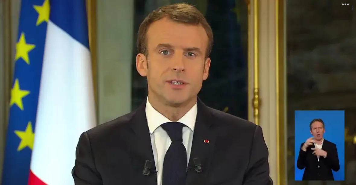 Váš hněv byl oprávněný, řekl Macron. Vychází vstříc požadavkům „žlutých vest“