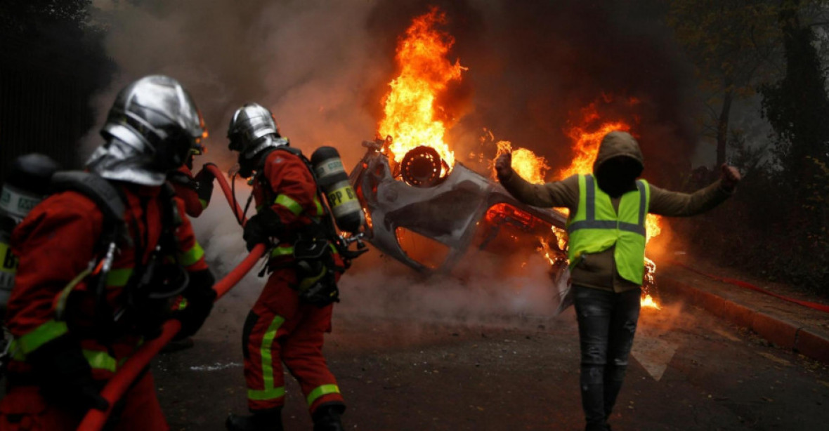 „Páté dějství: Demise Macrona“. Francii ochromí další vlna demonstrací, žlutí mobilizují