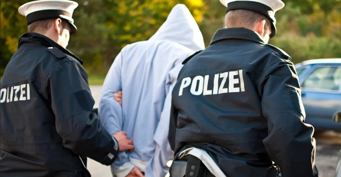 „Špinavá turecká svině.“ Němečtí policisté jsou podezřelí ze založení extremistické buňky