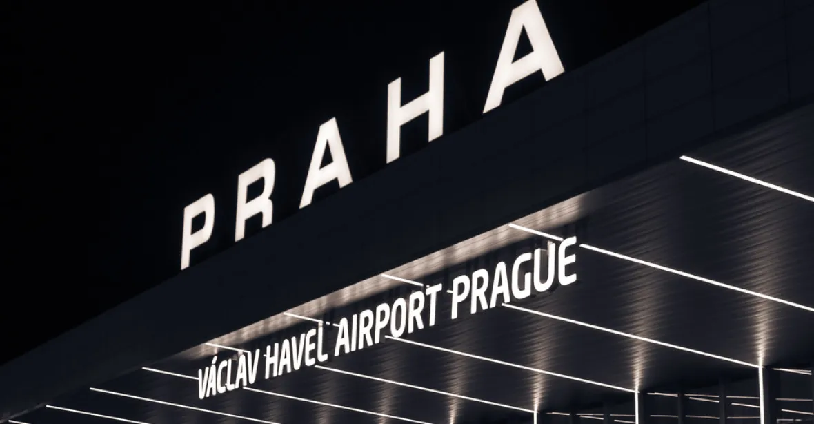 Policie v Praze hledala bombu v letadle kvůli obrázku na toaletě