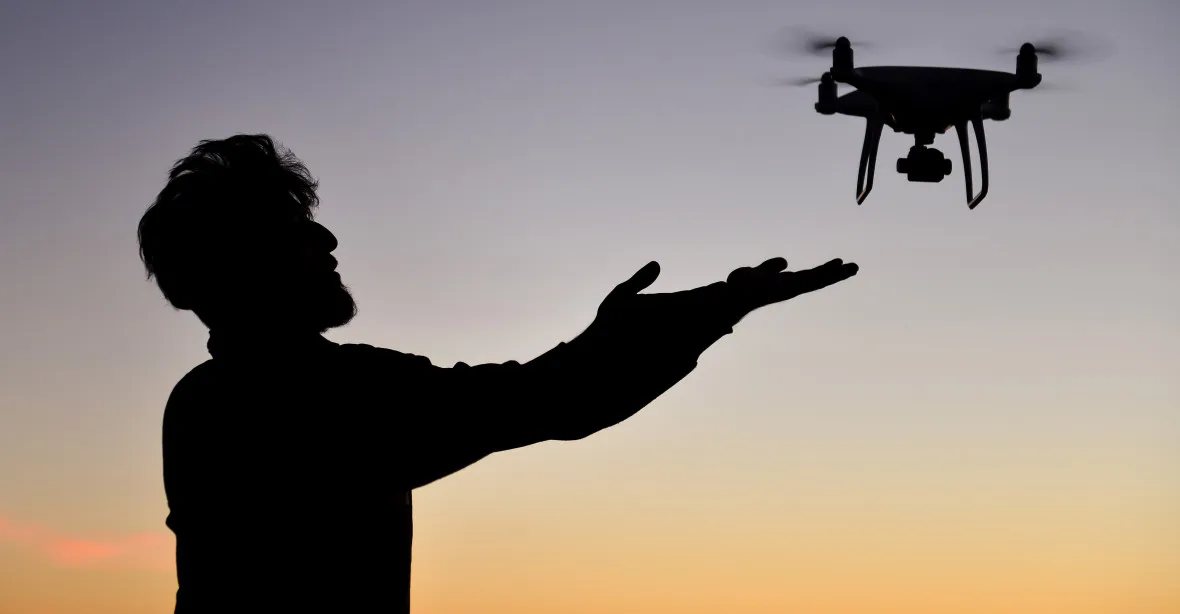 Záškodníci s drony. Druhé nejvytíženější letiště v Británii bylo ochromeno