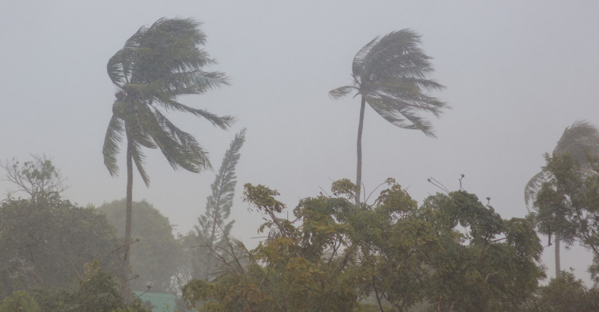 Pobřeží Thajska zasáhla tropická bouře Pabuk, v zemi je 2500 Čechů