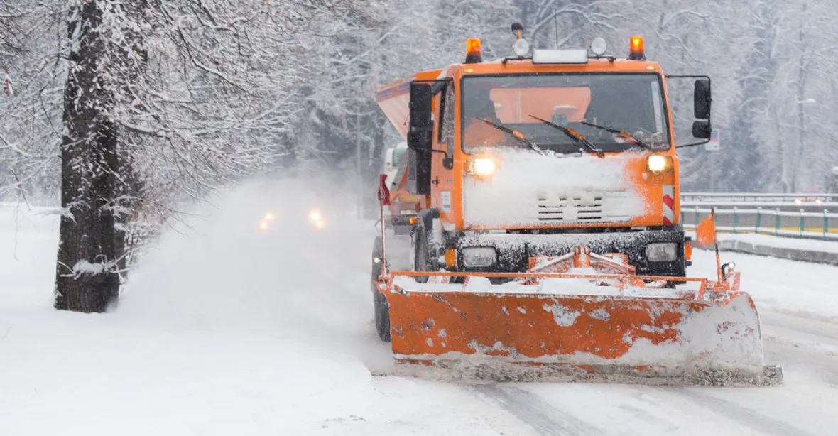 Kvůli sněhu dramatická situace na řadě míst Rakouska a Bavorska. Doprava ochromena, školy zavřeny