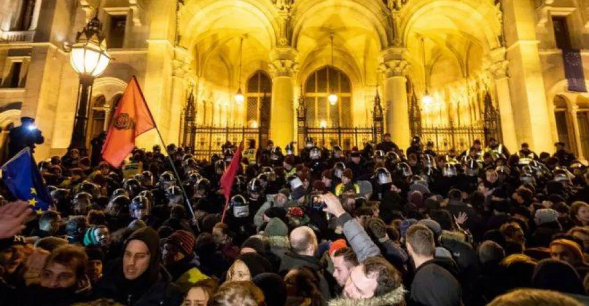 Maďarské odbory hrozí celonárodní stávkou. Předaly vládě podmínky