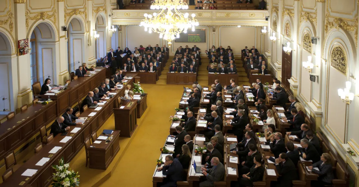 Opozice chce ve sněmovně řešit nátlak prezidenta Zemana na soudce