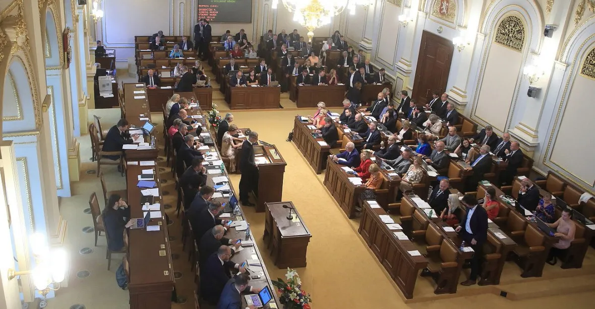 Poslanci si předvolávají Baxu, Mynáře a Šimíčka kvůli Zemanovu ovlivňování justice