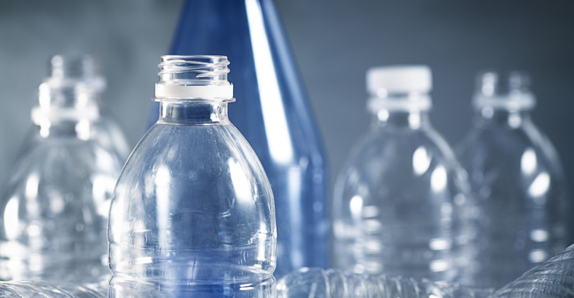 Co se zálohami PET lahví? Podle maloobchodů zdraží zboží a ekologii nepomůžou