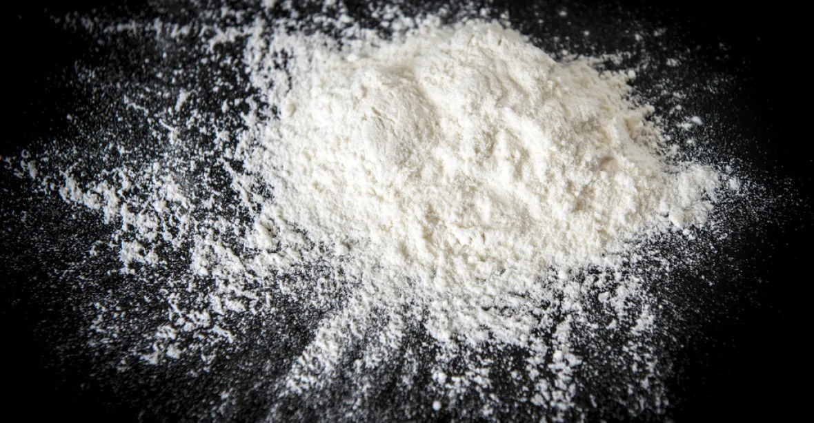 Pražští celníci našli v letadlech z Číny 3 tuny látky, která se používá k výrobě drog