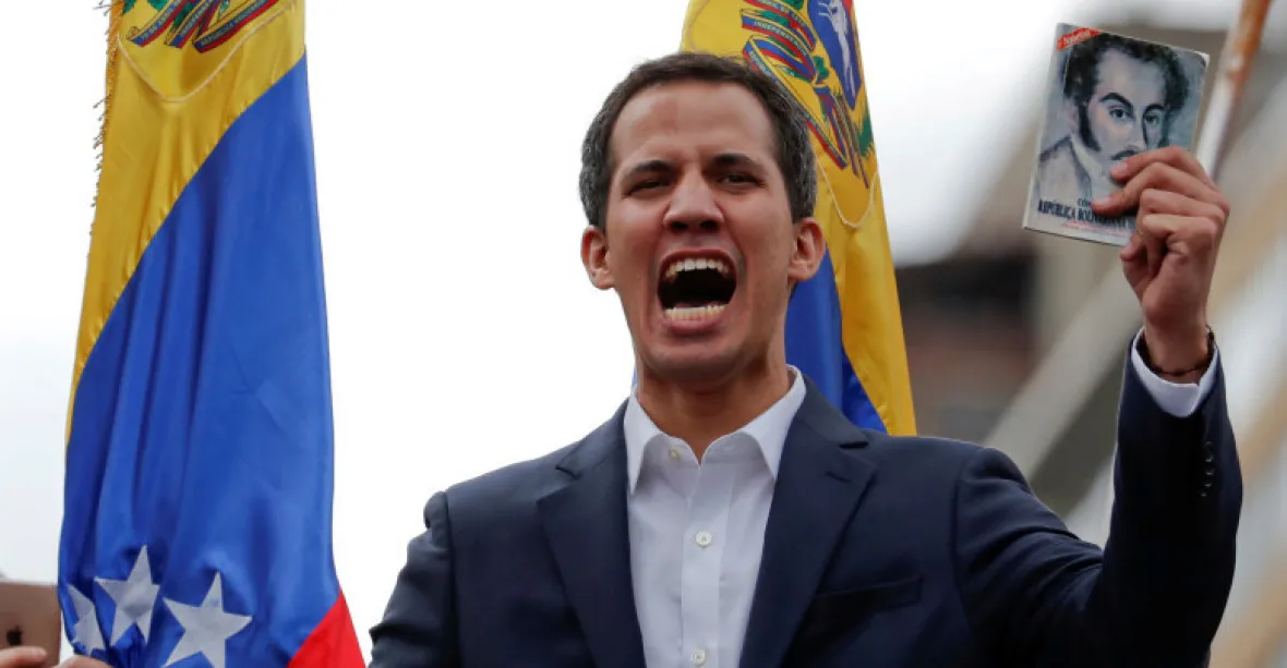 Venezuelská vláda nepustila europoslance do země. Chtěli se sejít s Guaidóem