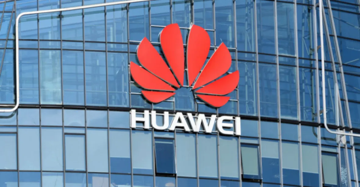 Finanční správa zrušila tendr za půl miliardy, dříve z něj vyloučila Huawei