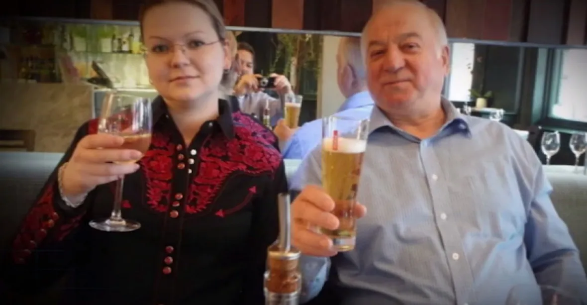 Vyhlašte Skripala a jeho dceru za nezvěstné, žádá Rusko agentova matka